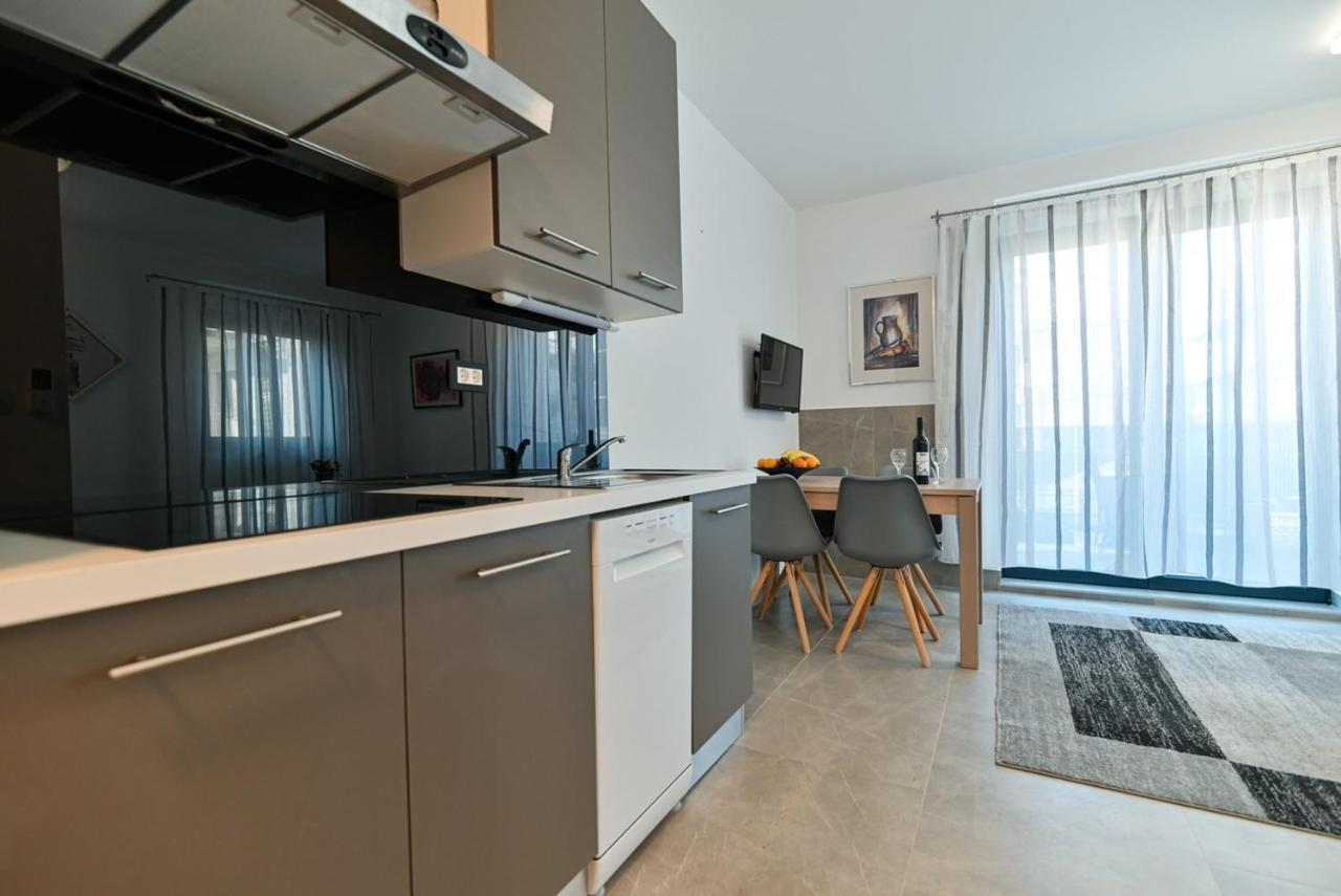 Apartments By The Sea Trogir - 21215 Εξωτερικό φωτογραφία